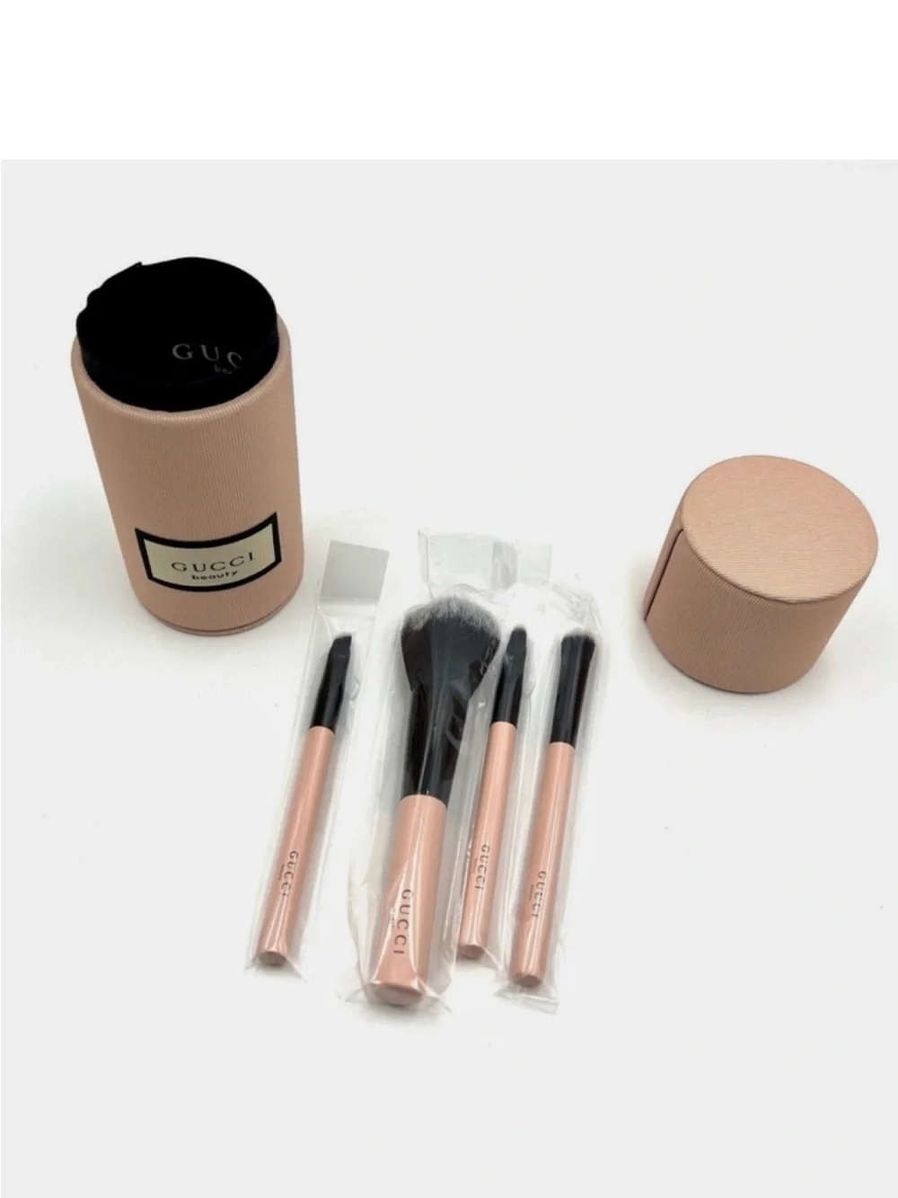 FLASH SALE🔥🔥NWT GUCCI BEAUTY BRUSH BUNDLE💗💗💗